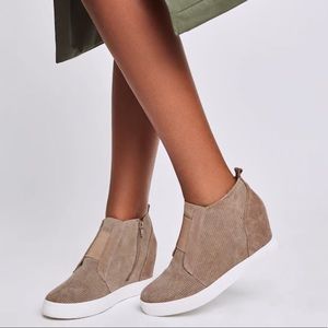 Steve Madden Wavery Wedge Sneaker